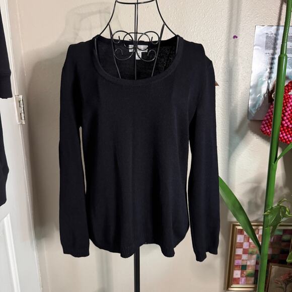 St. John Sport Round Neck Long Sleeve Knit Top sz M - Picture 3 of 9